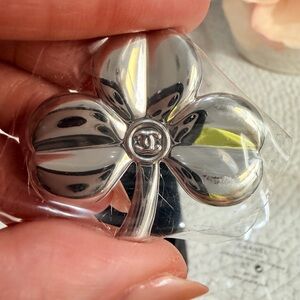 (GWP) CHANEL Skincare Silver Clover Pin - new in bag  (I only have one ☝️)